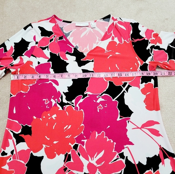 Susan Graver Women's Top Tunic Size Medium Floral Print V-Neck Short Asymmetric - Picture 7 of 11